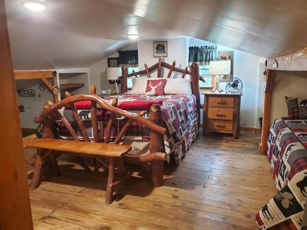 Pet Friendly Creekside Kooser St Park Holiday home