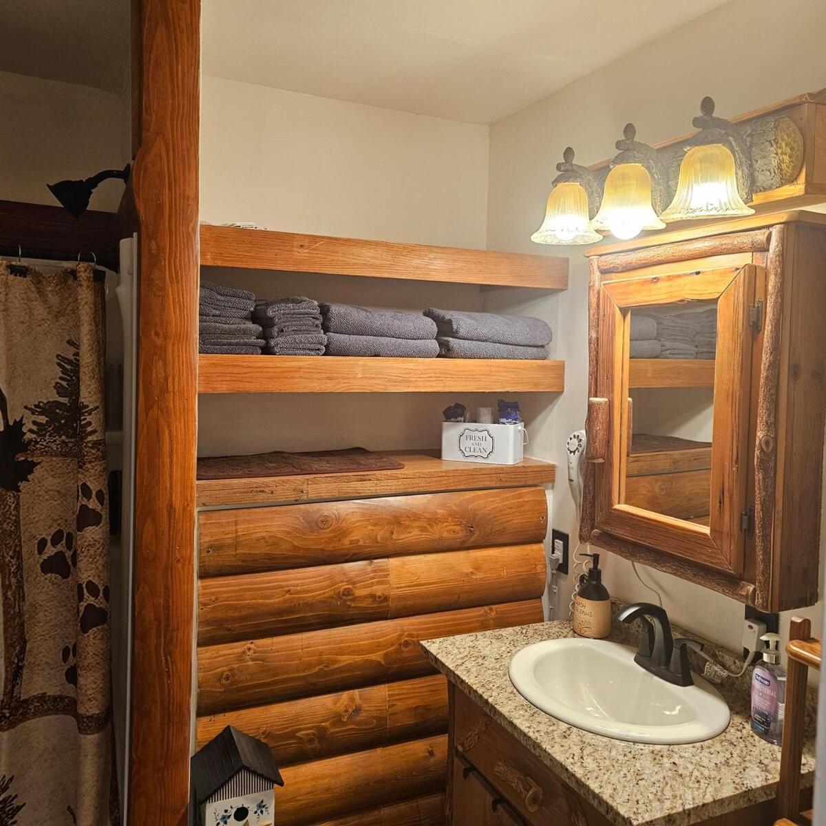 Pet Friendly Creekside Kooser St Park Holiday home Somerset
