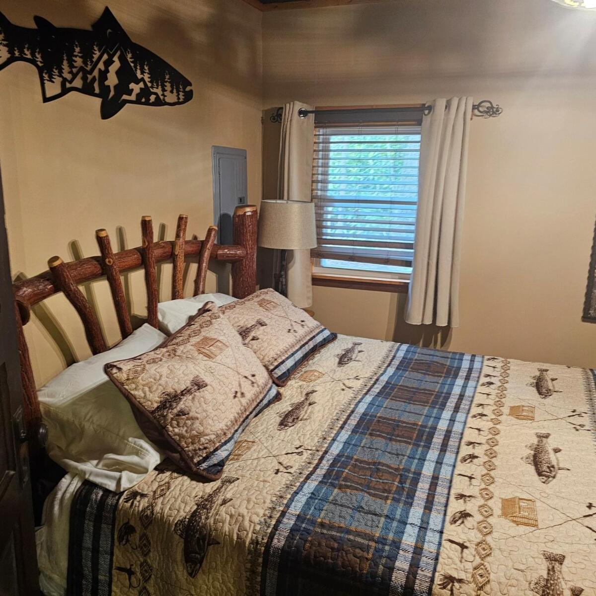 Pet Friendly Creekside Kooser St Park Holiday home *