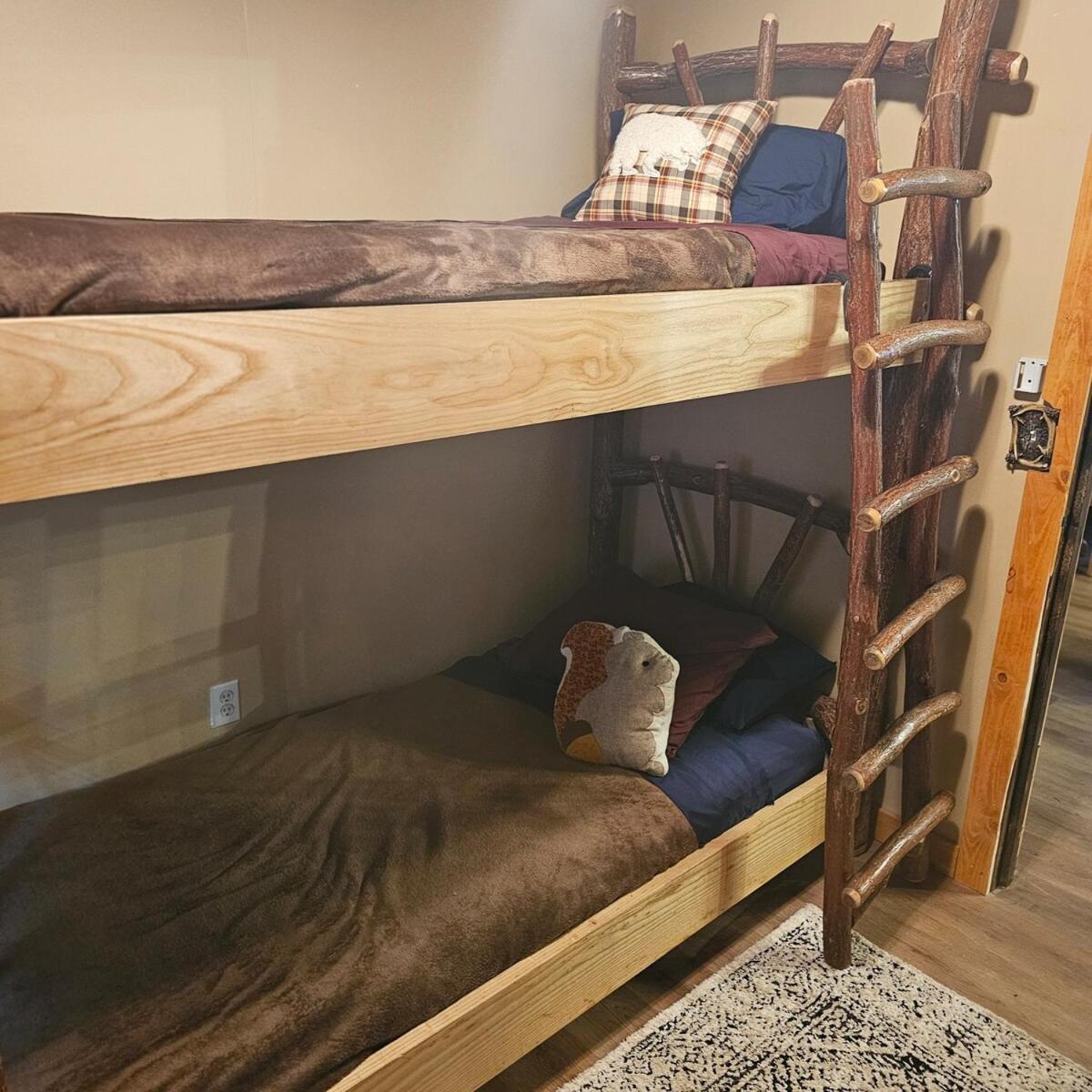 Pet Friendly Creekside Kooser St Park Holiday home Somerset
