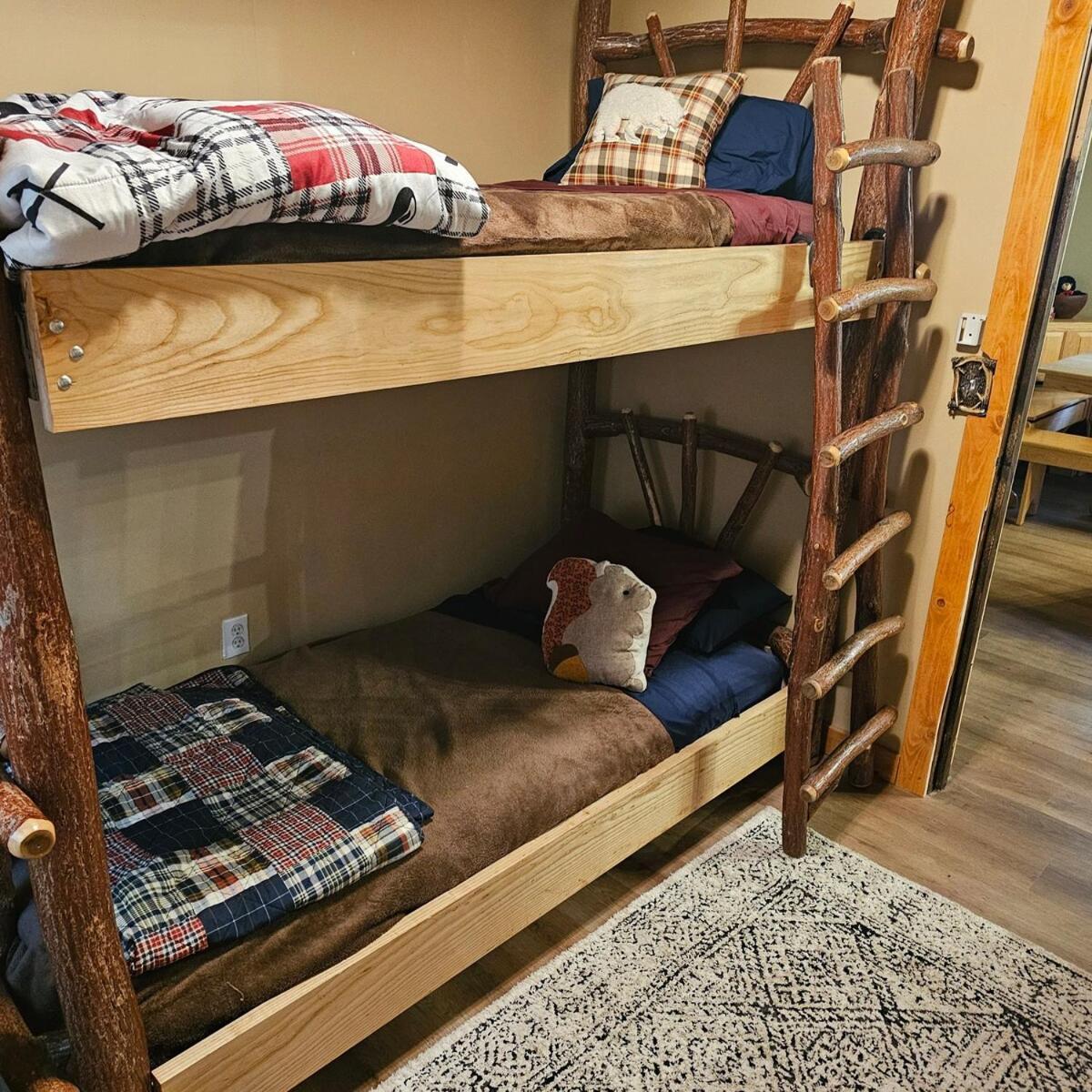 Pet Friendly Creekside Kooser St Park Holiday home *